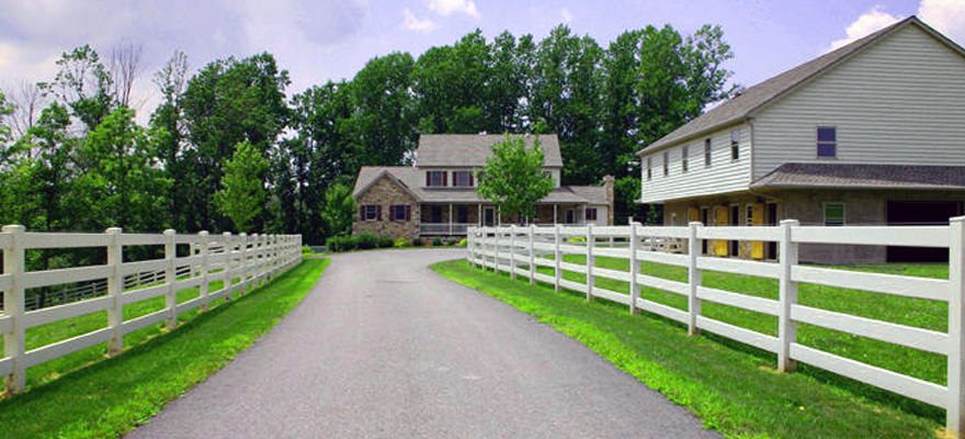 white PVC horse fence