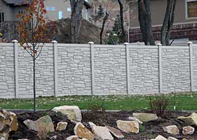 Ecostone simulated stone fence