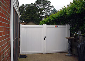 Rainier vinyl fencing