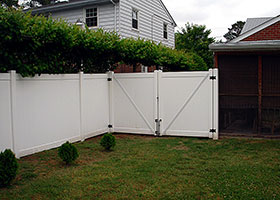 vinyl privacy fence