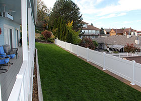 vinyl privacy fence