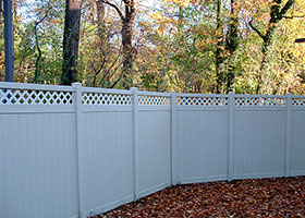 vinyl privacy fence with lattice top
