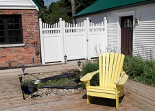 white vinyl privacy fence