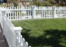 vinyl picket fencing