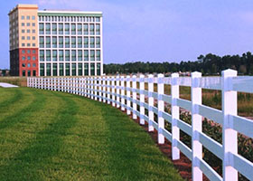 white vinyl horse fence