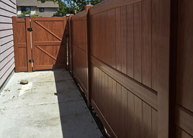 mocha walnut vinyl fencing