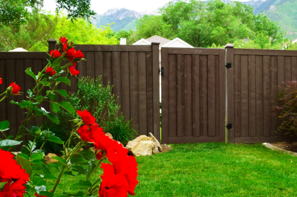 Ashland privacy fence with natural wood appearance