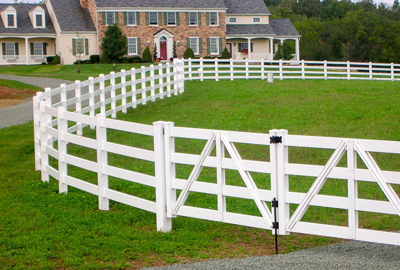 White vinyl fence in the front yard of a ranch