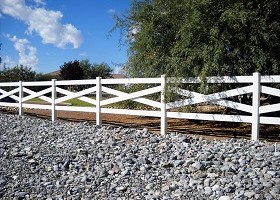 crossbuck vinyl fence