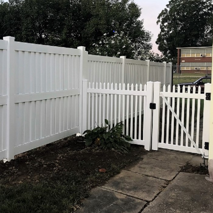White Florida privacy fence