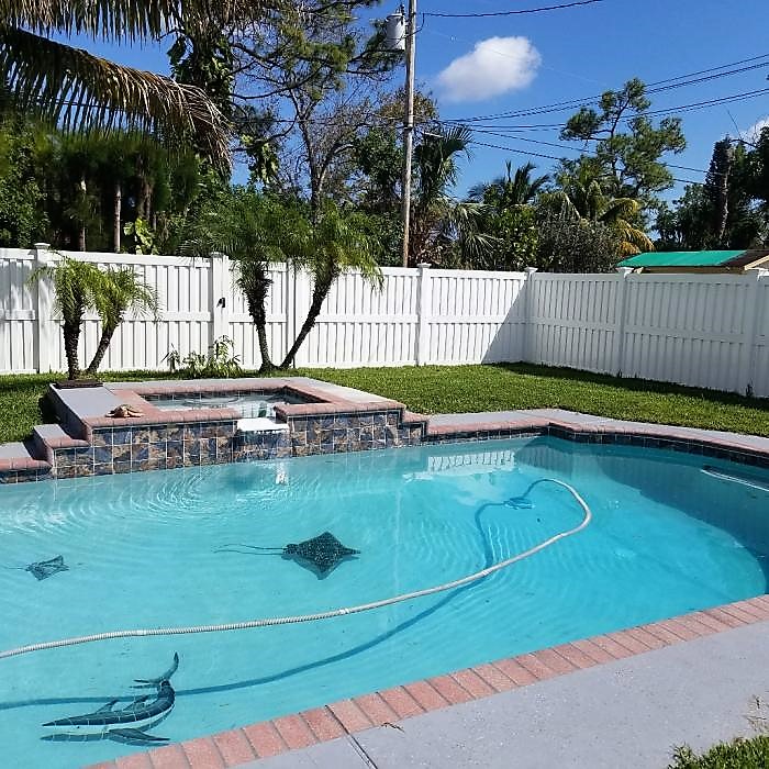 8' Tall Florida privacy fence