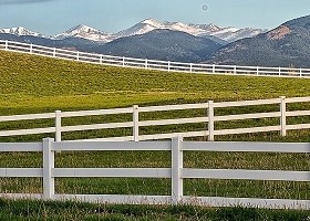 3 rail vinyl horse fence