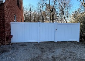 vinyl privacy fence 6' Tall