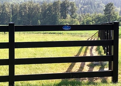 black 3 rail vinyl horse fence