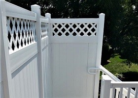 6' tall white privacy fence with lattice top