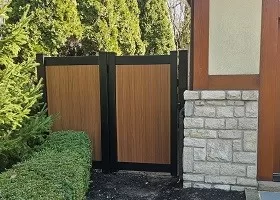 mocha walnut vinyl fencing