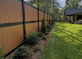 wood grain vinyl fencing